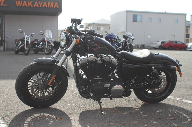 002-XL1200X_2019_1.jpg